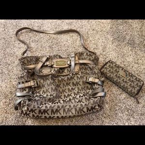 Michael Kors Gansevoort Shoulder Bag With Wallet